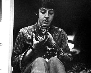 Paul McCartney with a cat. 